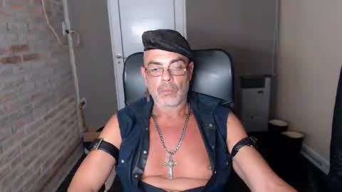 MACHO BUSCADOR online show from March 8, 3:05 am