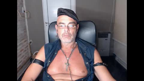 MACHO BUSCADOR online show from January 24, 2:49 am