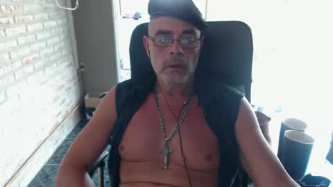 MACHO BUSCADOR online show from February 19, 6:10 pm