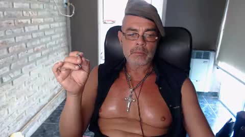 MACHO BUSCADOR online show from December 22, 5:53 pm