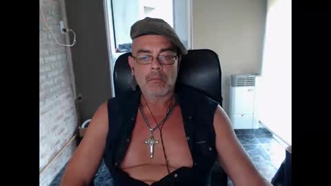 MACHO BUSCADOR online show from December 21, 6:12 pm