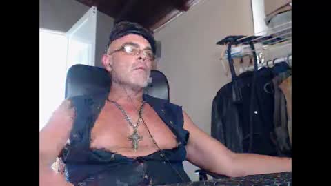 MACHO BUSCADOR online show from January 28, 5:14 pm