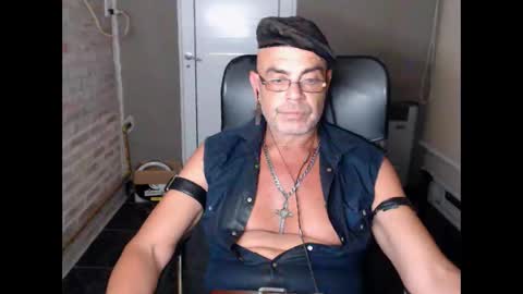 MACHO BUSCADOR online show from January 28, 3:04 am