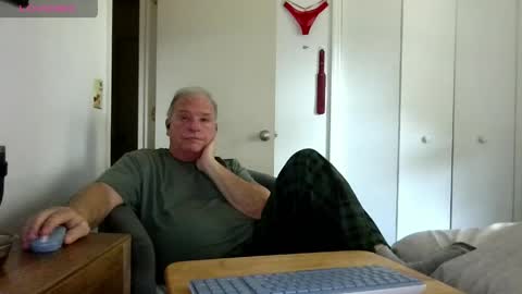 mackdocc001 online show from April 23, 8:22 pm