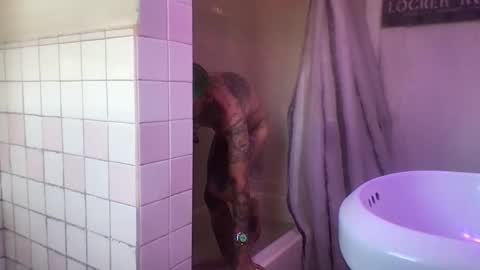 madeyoulook818 online show from April 7, 1:05 am