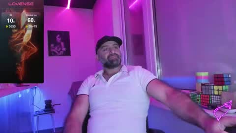 Snapshot of magabear chatting on October 22, 2:48 am Magabear online show from October 22, 2:48 am