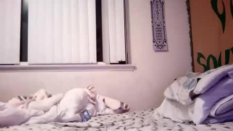 Snapshot of magdalena_805 chatting on February 25, 12:13 pm magdalena_805 online show from February 25, 12:13 pm