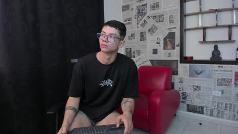 Snapshot of magic_boy01 chatting on February 5, 7:53 pm Damian Rivers online show from February 5, 7:53 pm