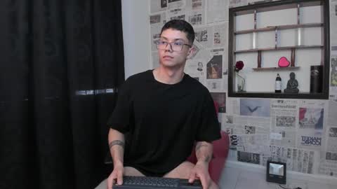 Snapshot of magic_boy01 chatting on February 26, 8:09 pm Damian Rivers online show from February 26, 8:09 pm