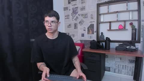 Snapshot of magic_boy01 chatting on March 7, 7:27 pm Damian Rivers online show from March 7, 7:27 pm