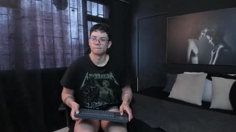 Snapshot of magic_boy01 chatting on October 8, 8:35 pm Damian Rivers online show from October 8, 8:35 pm