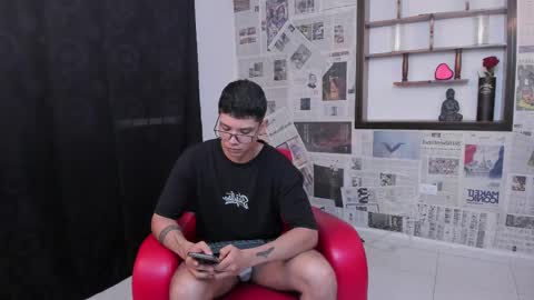 Snapshot of magic_boy01 chatting on March 6, 7:43 pm Damian Rivers online show from March 6, 7:43 pm