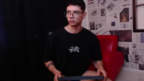 Snapshot of magic_boy01 chatting on March 3, 7:23 pm Damian Rivers online show from March 3, 7:23 pm
