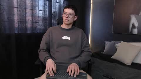 Snapshot of magic_boy01 chatting on September 11, 9:25 pm Damian Rivers online show from September 11, 9:25 pm