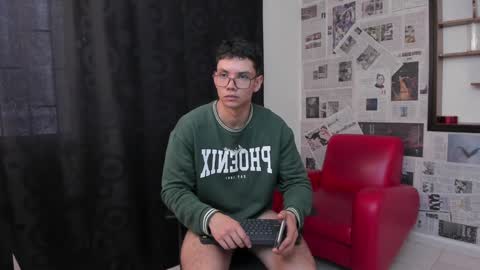 Snapshot of magic_boy01 chatting on February 8, 7:49 pm Damian Rivers online show from February 8, 7:49 pm