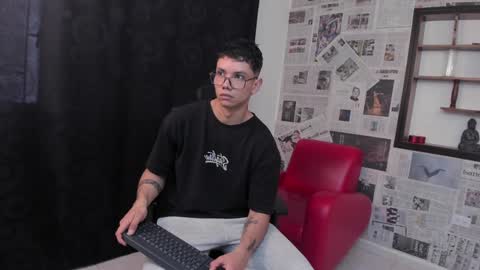 Snapshot of magic_boy01 chatting on February 3, 7:52 pm Damian Rivers online show from February 3, 7:52 pm
