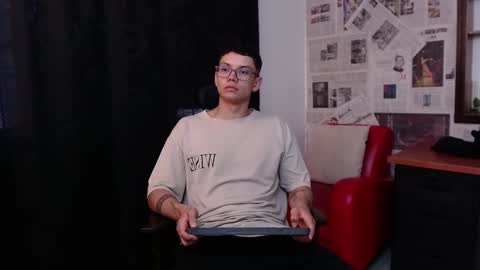 Snapshot of magic_boy01 chatting on February 28, 8:07 pm Damian Rivers online show from February 28, 8:07 pm