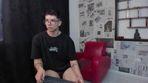 Snapshot of magic_boy01 chatting on February 4, 8:49 pm Damian Rivers online show from February 4, 8:49 pm