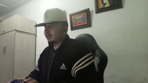 Snapshot of magic_milk23 chatting on October 10, 4:17 am magic_milk23 online show from October 10, 4:17 am
