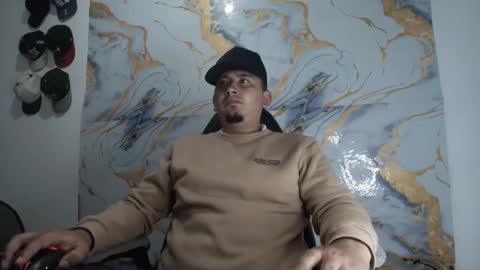 magic_milk23 online show from March 19, 7:55 am