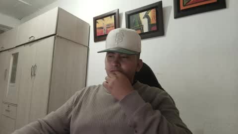 Snapshot of magic_milk23 chatting on October 2, 5:44 am magic_milk23 online show from October 2, 5:44 am