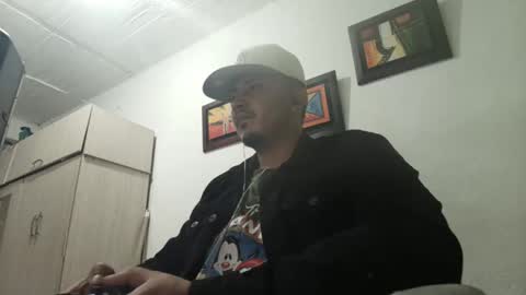 Snapshot of magic_milk23 chatting on October 11, 5:44 am magic_milk23 online show from October 11, 5:44 am
