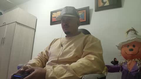 Snapshot of magic_milk23 chatting on October 12, 5:45 am magic_milk23 online show from October 12, 5:45 am