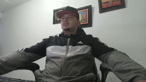 Snapshot of magic_milk23 chatting on September 18, 10:50 am magic_milk23 online show from September 18, 10:50 am
