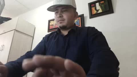 Snapshot of magic_milk23 chatting on October 3, 8:47 pm magic_milk23 online show from October 3, 8:47 pm