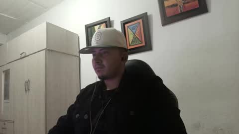 Snapshot of magic_milk23 chatting on September 22, 2:33 am magic_milk23 online show from September 22, 2:33 am