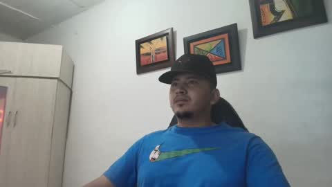 Snapshot of magic_milk23 chatting on October 30, 8:05 am magic_milk23 online show from October 30, 8:05 am