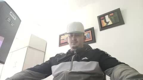 Snapshot of magic_milk23 chatting on October 8, 8:02 pm magic_milk23 online show from October 8, 8:02 pm