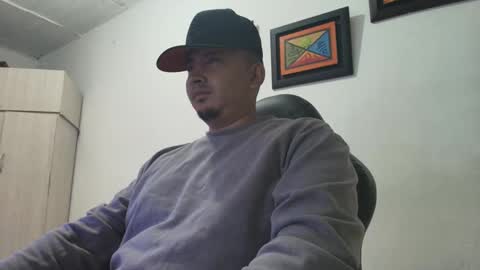 Snapshot of magic_milk23 chatting on October 22, 5:55 am magic_milk23 online show from October 22, 5:55 am