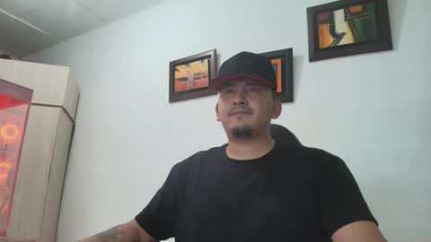 Snapshot of magic_milk23 chatting on October 24, 5:42 am magic_milk23 online show from October 24, 5:42 am