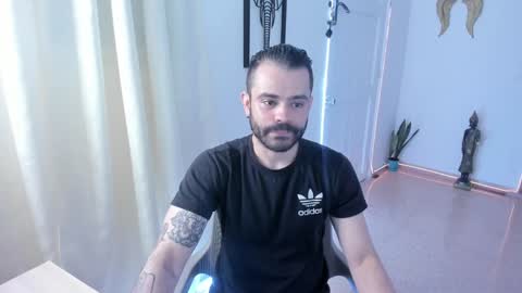 Snapshot of magnus_king chatting on December 28, 9:19 pm online show from December 28, 9:19 pm