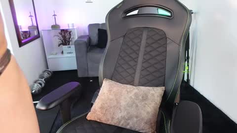 If you want me to use the Lovense please let me know  --    online show from February 4, 5:41 pm