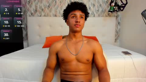 Snapshot of magnusking_ chatting on February 5, 7:53 pm Magnus King online show from February 5, 7:53 pm