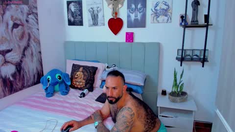 maik_corzo online show from February 3, 3:04 am