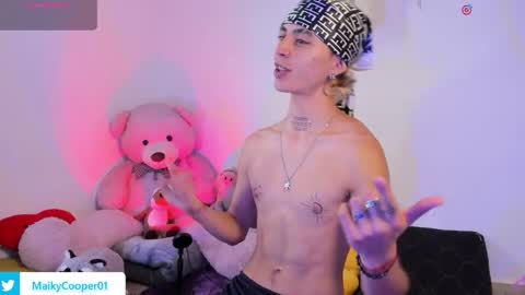 maiky_cooper01 online show from May 8, 7:36 pm