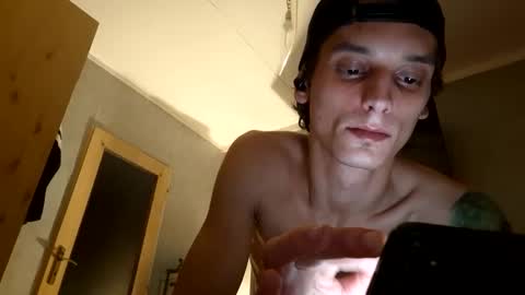 majlosustik online show from December 4, 1:25 am