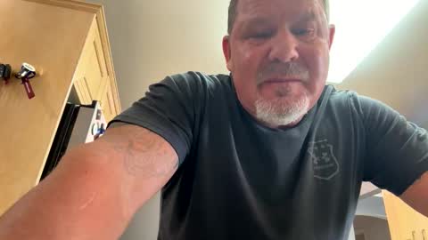 Snapshot of makeyousquirt1969 chatting on October 27, 9:06 pm makeyousquirt1969 online show from October 27, 9:06 pm