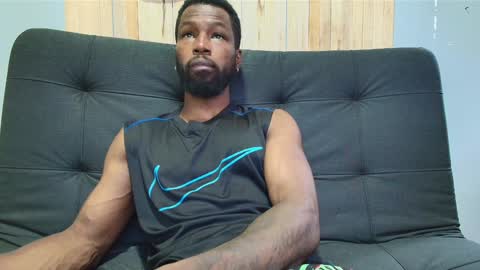 Snapshot of malcompierce chatting on December 4, 8:40 pm Malcom online show from December 4, 8:40 pm