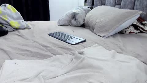 Snapshot of malconstone chatting on October 3, 3:00 am Malcom Stone online show from October 3, 3:00 am