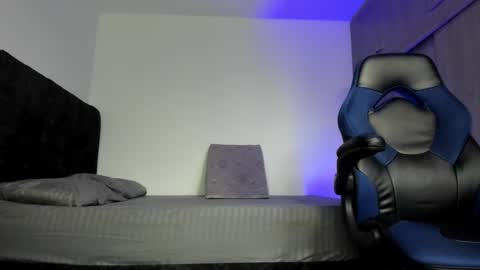 Snapshot of male_pussy chatting on October 20, 6:45 pm ADAM online show from October 20, 6:45 pm