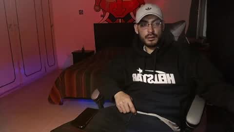 malek_xarx online show from April 8, 4:35 am