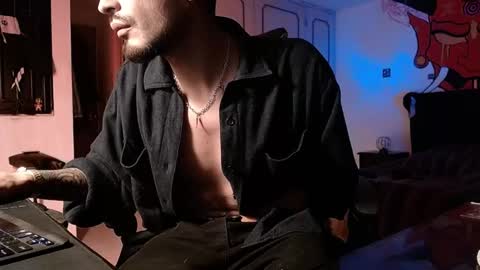 malek_xarx online show from March 12, 3:25 am