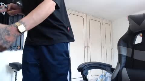 malek_xarx online show from April 1, 6:27 pm