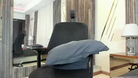 malkongarcia online show from May 15, 11:13 pm