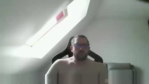 Snapshot of malou2927 chatting on October 29, 10:18 am breton online show from October 29, 10:18 am