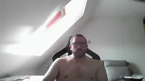 Snapshot of malou2927 chatting on October 30, 10:27 am breton online show from October 30, 10:27 am